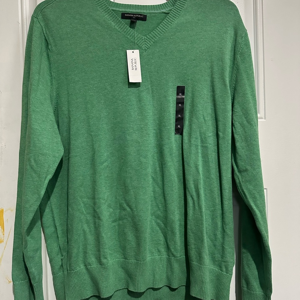 Banana Republic V-Neck Sweater in Kelly Green